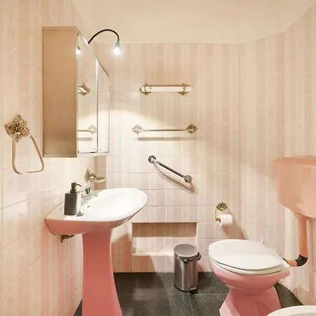 Nostalgic 70s W Sunset Balcony, By Timecooler Apartamento